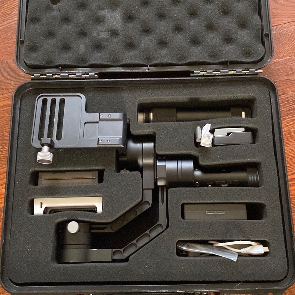 I am selling a Zhoyun gimbal, black brand new.
